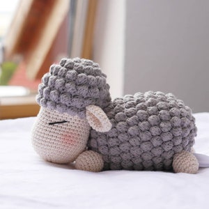 Häkelanleitung crochet pattern lamb Frieda, Schäfchen Frieda als Spieluhr, music box, deutsch, english, Amigurumi zdjęcie 1