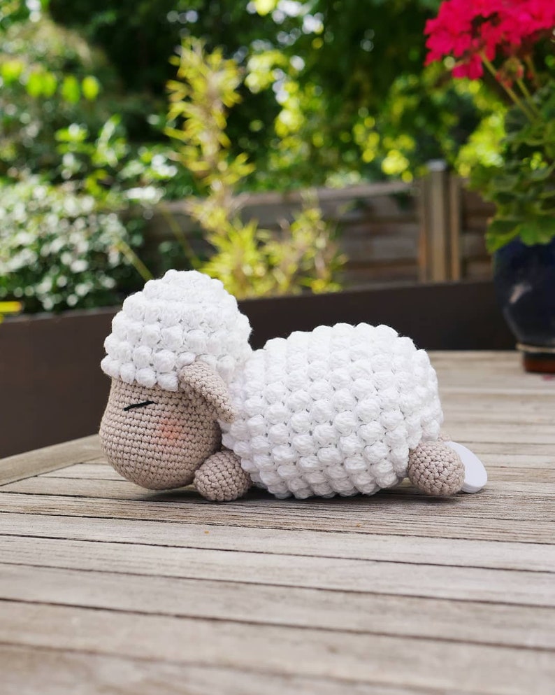 Häkelanleitung crochet pattern lamb Frieda, Schäfchen Frieda als Spieluhr, music box, deutsch, english, Amigurumi zdjęcie 4