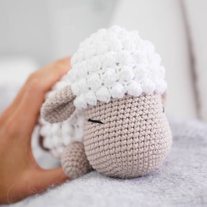 Häkelanleitung crochet pattern lamb Frieda, Schäfchen Frieda als Spieluhr, music box, deutsch, english, Amigurumi zdjęcie 6