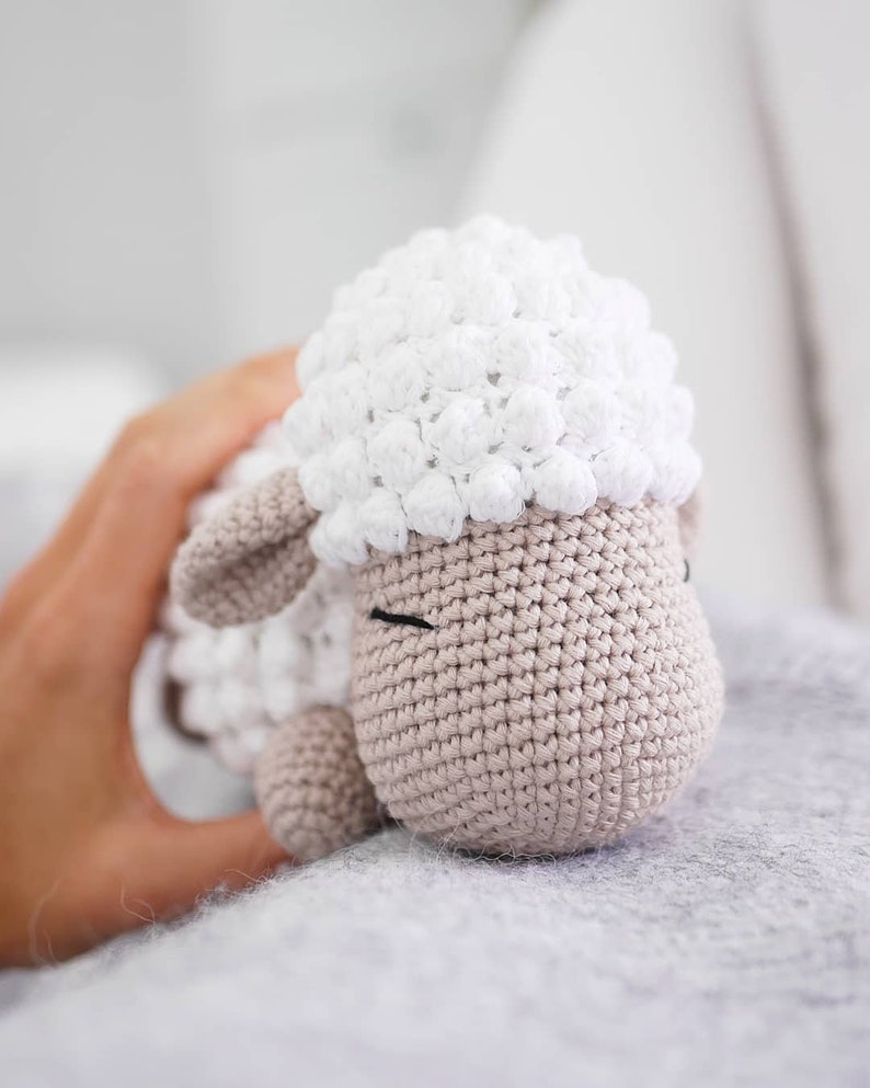 Häkelanleitung crochet pattern lamb Frieda, Schäfchen Frieda als Spieluhr, music box, deutsch, english, Amigurumi zdjęcie 6