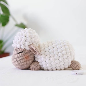 Häkelanleitung crochet pattern lamb Frieda, Schäfchen Frieda als Spieluhr, music box, deutsch, english, Amigurumi zdjęcie 5