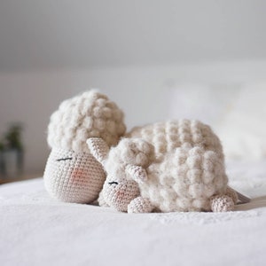 Häkelanleitung crochet pattern lamb Frieda, Schäfchen Frieda als Spieluhr, music box, deutsch, english, Amigurumi zdjęcie 9