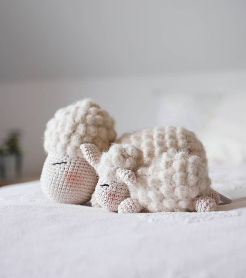 Häkelanleitung crochet pattern lamb Frieda, Schäfchen Frieda als Spieluhr, music box, deutsch, english, Amigurumi zdjęcie 9