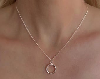 Sterling Silver Simple Circle Pendant Necklace
