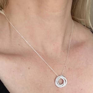 Collar de plata de textura múltiple para el 40 cumpleaños, collar con anillos de las cuatro décadas, regalo para ella.