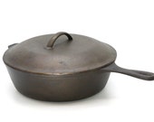Vintage Lodge Chicken Fryer with Lid 8 Three Notch Heat Ring