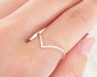 Silver Chevron Twist Ring, Silver V Ring, Curved Ring, Sterling Silver Ring, Silver Rings for Women, Silver Knuckle Ring