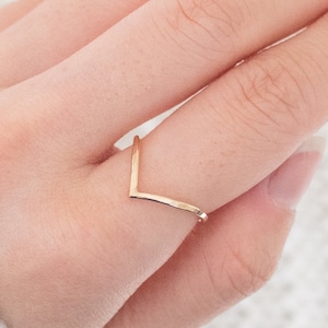 Gold Chevron Hammered Ring, Dainty Gold Filled Ring, Yellow Gold V Ring, Thin Gold Curved Ring, 14k Gold Rings for Women