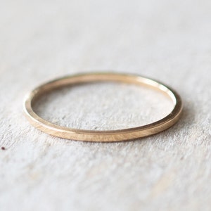 Bague carrée en or super fine, bague délicate remplie d&#39;or, bague simple, bague empilable, bagues en or 14 carats pour femme