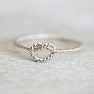 Super dünner Silber Twist Knotenring, Freundschaftsring, Brautjungfer Ringe, Bester Freundring, Ringe für Frauen