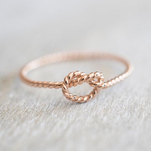 Super dünner Rose Gold Seil Knoten Ring, Rose Gold gefüllt Ring, Freundschaftsring, Brautjungfer Ringe, bester Freund Ring, 14k Ringe für Frauen