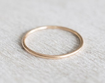 14k Solid Gold Ring, zierlicher Ring, gehämmerter Goldring, Gold Ringe für Frauen, Ehering, Verlobungsring, Jubiläumsring