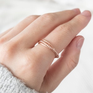 3 bagues entrelacées remplies d'or rose | Bagues entrelacées | Anneau anti-anxiété, anneau à rouler | Anneau tournant | Bagues en or rose pour femme