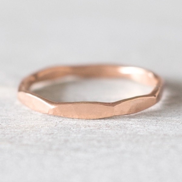 Roségold facettierter gehämmerter Ring, Roségold gefüllter Ring, Stapelringe, Daumenring, Ringe aus 14 Karat Roségold für Frauen