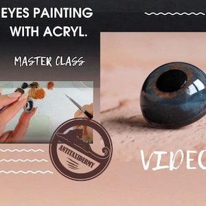 Könnte beinhalten: Nahaufnahme eines bemalten Auges mit blauer Iris und schwarzer Pupille. Das Bild enthält den Text "EYES PAINTING WITH ACRYL. MASTER CLASS VIDEO" und ein Logo für "ANTITAXIDERMY".