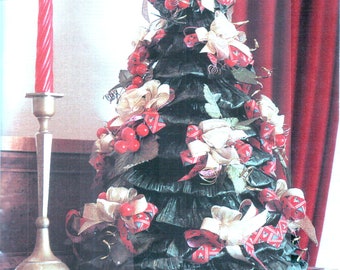 Padrão de decoração de árvore de Natal artesanal com papel e fita