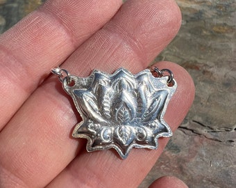 Lotus pendant