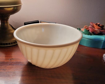 Vintage Fire King Ivory Glass Swirl Mixing Bowl 9" Anchor Hocking