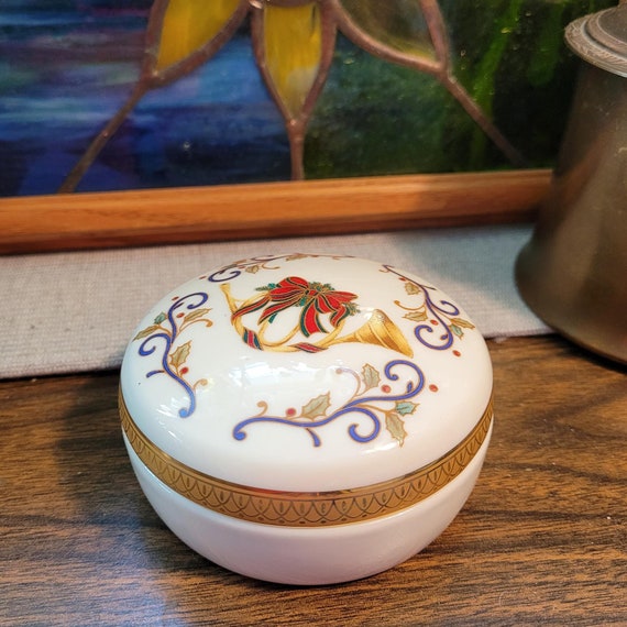 Mikasa Round Trinket Box Fine Porcelain Holiday Elega… Gem