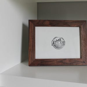 Handcrafted Walnut Tabletop Picture Frame for 4x6 Photos – Minimalist Solid Wood Frame, Ideal Gift for Any Occasion