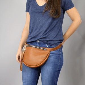 Fanny Pack Leather, Everyday Comfortable Crossbody Bag, Leather Sling Bags for Men and Women Leather Bum Bag, Leather Belt Bag -Gift for Her