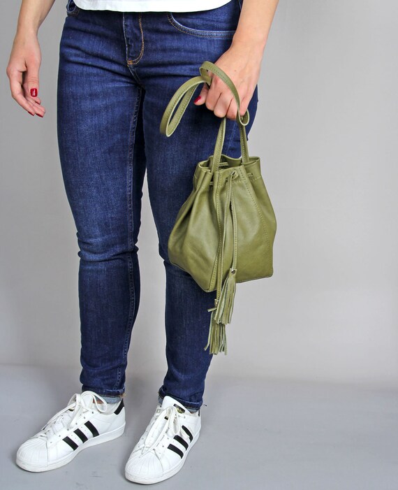 Mini Leather Bucket Bag: Olive Green Drawstring Shoulder Bag  display picture 3