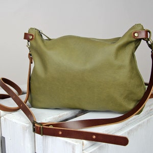 Everyday Leather Zip Cross-body Medium Leather bag Leather crossbody handbag Green  leather   Medium crossbodbag - leather purse