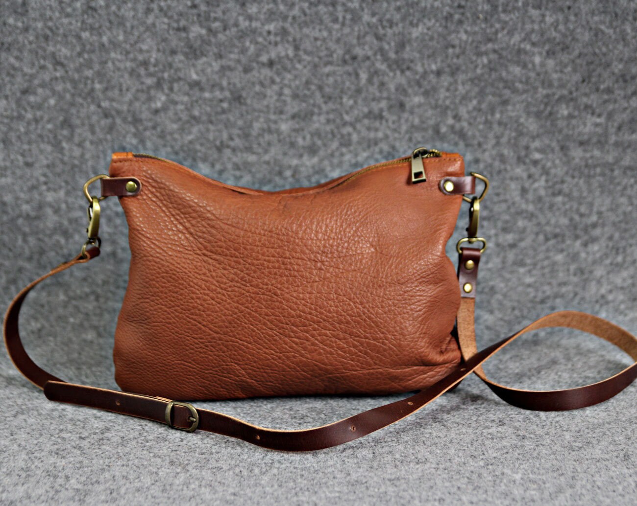 0600~leather crossbody bag main image 1