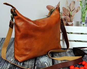 Bolso bandolera de piel italiana: Satchel de uso diario en marrón coñac