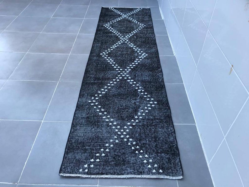 8/'5x2/'4fett,1970s rug,aztec rug,runner black rug,beige rug,handwoven oriental carpet,moroccan rug,runner rug,old turkish rug,saloon rug