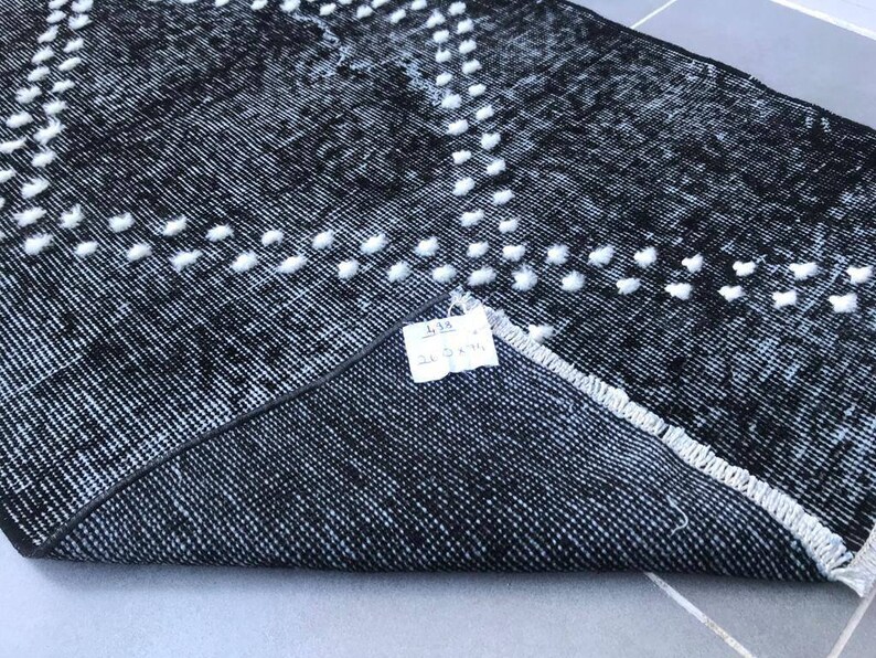 8/'5x2/'4fett,1970s rug,aztec rug,runner black rug,beige rug,handwoven oriental carpet,moroccan rug,runner rug,old turkish rug,saloon rug