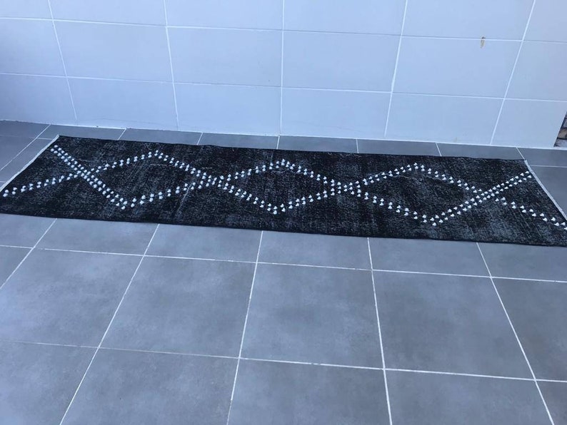 8/'5x2/'4fett,1970s rug,aztec rug,runner black rug,beige rug,handwoven oriental carpet,moroccan rug,runner rug,old turkish rug,saloon rug