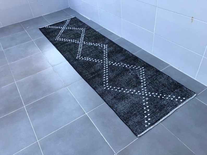 8/'5x2/'4fett,1970s rug,aztec rug,runner black rug,beige rug,handwoven oriental carpet,moroccan rug,runner rug,old turkish rug,saloon rug