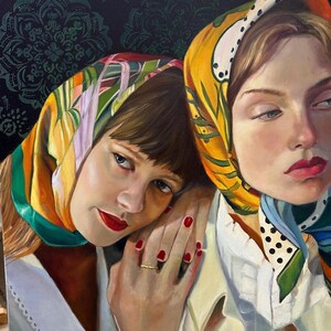 Retrato al óleo original de dos mujeres con pañuelos coloridos en la cabeza. Arte realista. imagen 3