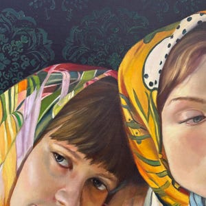 Retrato al óleo original de dos mujeres con pañuelos coloridos en la cabeza. Arte realista. imagen 11