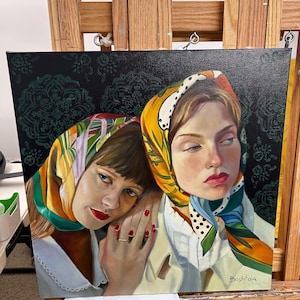 Retrato al óleo original de dos mujeres con pañuelos coloridos en la cabeza. Arte realista. imagen 20