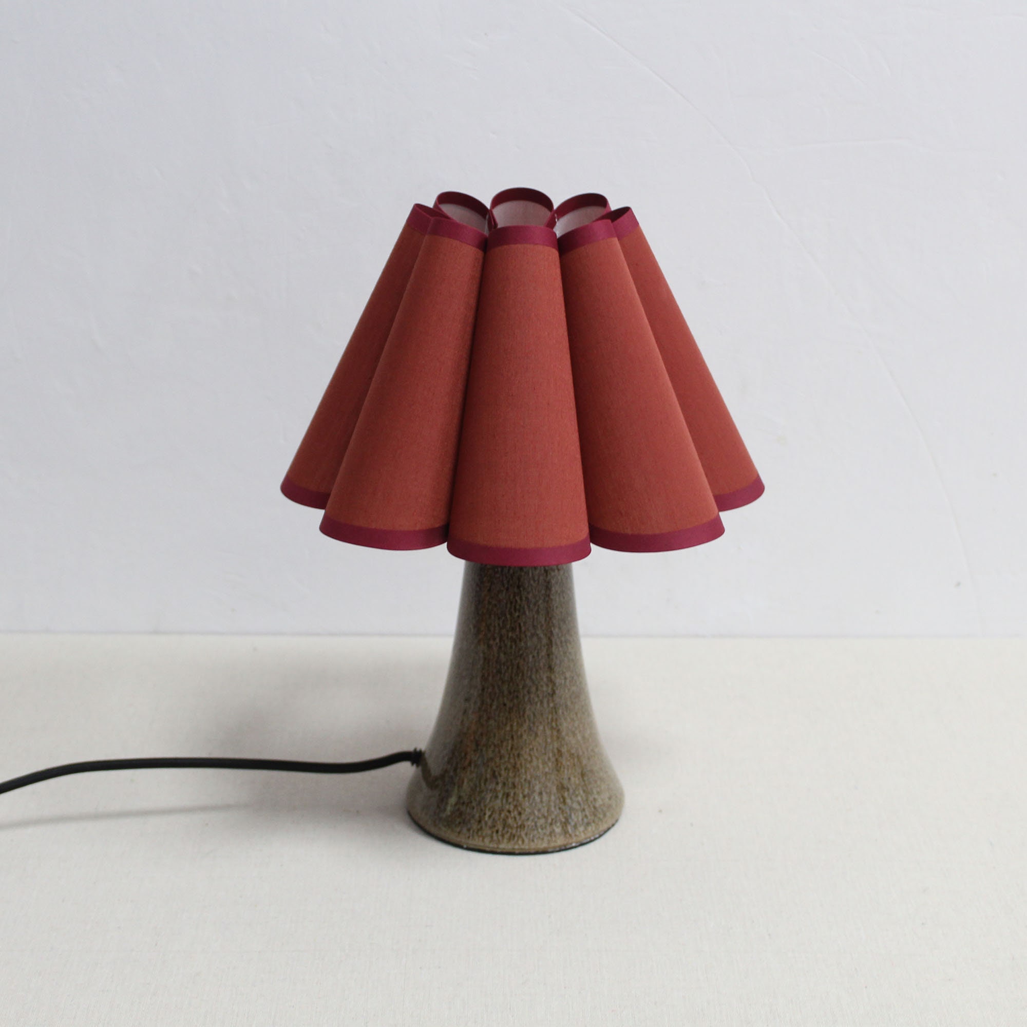 Duzy handmade brown sorrel fabric and ceramic lamp for home furnishing- 54 #,110-240V / 50-60Hz
