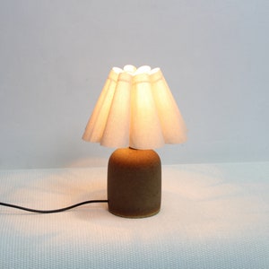 Duzy handmade light burlap and acrylic pleated ceramic base lamp for home decor-5, 110-240V/50-60Hz, Using Worldwide image 7