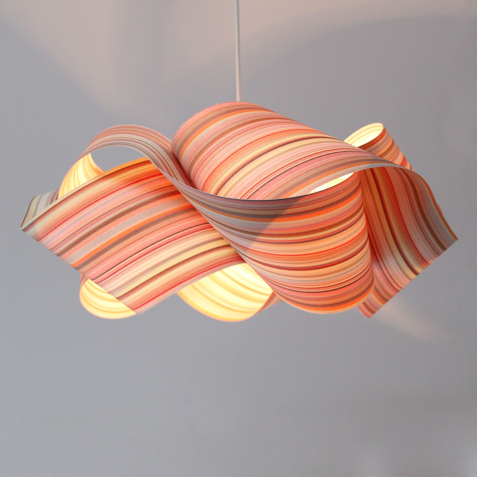 Duzy Ruban Forme Rayures Roses Tissu de Haute Qualité et Suspension Laquée Acrylique Pour La Décorat