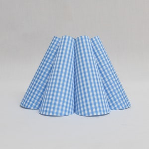 Pantalla de lámpara a cuadros azul claro hecha a mano: tela plisada y acrílico