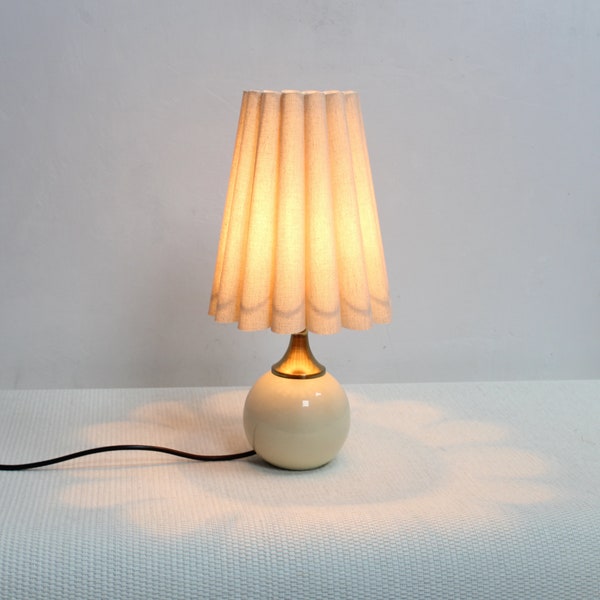 Duzy handmade scallop shape light burlap fabric and ceramic base table lamp-5#, 110-240V/50-60Hz