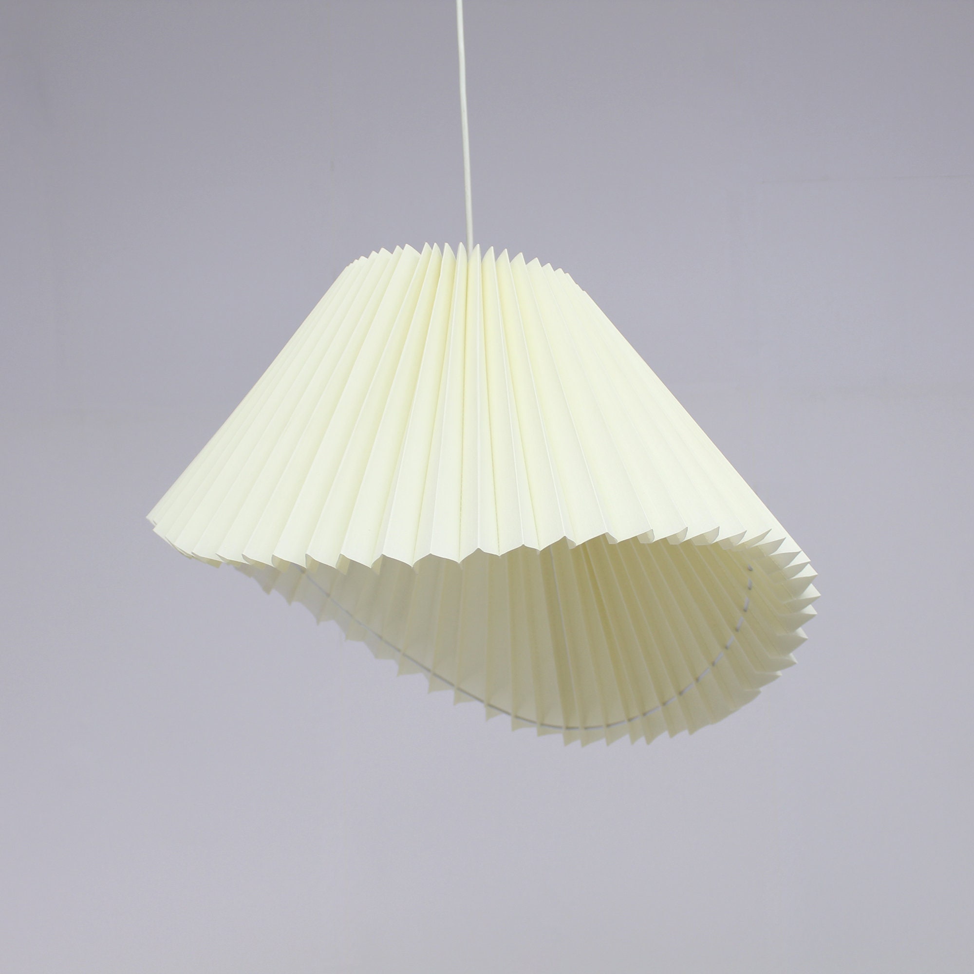 Duzy sur Mesure Tissu Beige et Acrylique Plissé Irrégulier Suspension Pour La Décoration Intérieure,