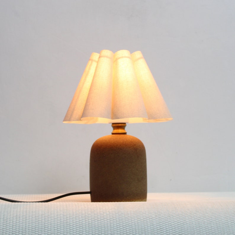 Duzy handmade light burlap and acrylic pleated ceramic base lamp for home decor-5, 110-240V/50-60Hz, Using Worldwide image 9