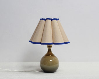 Duzy handmade scallop shape khaki fabric and ceramic base table lamp-56#, 110-240V/50-60Hz