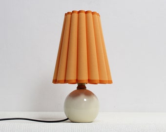 Duzy handmade scallop shape light orange fabric and ceramic base table lamp-25#, 110-240V/50-60Hz