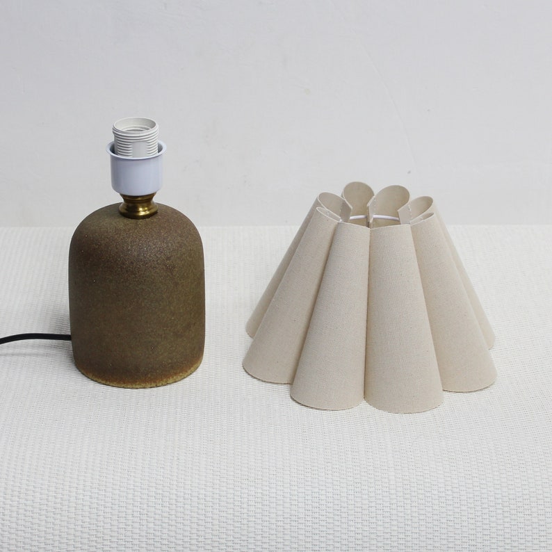 Duzy handmade light burlap and acrylic pleated ceramic base lamp for home decor-5, 110-240V/50-60Hz, Using Worldwide image 4