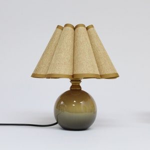 Duzy handmade scallop shape tan linen and ceramic base table lamp-57#, 110-240V/50-60Hz