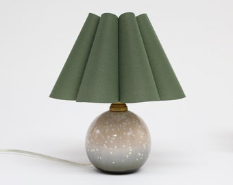 Duzy handmade high quality moss green and acrylic pleated decoration creative table lamp, 110-240V/50-60Hz, Using Worldwide