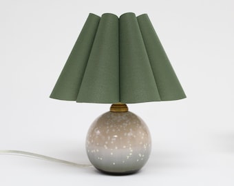 Duzy handmade high quality moss green and acrylic pleated decoration creative table lamp, 110-240V/50-60Hz, Using Worldwide