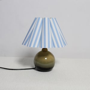 Duzy handmade scallop shape light blue stripes fabric and ceramic base table lamp, 110-240V/50-60Hz